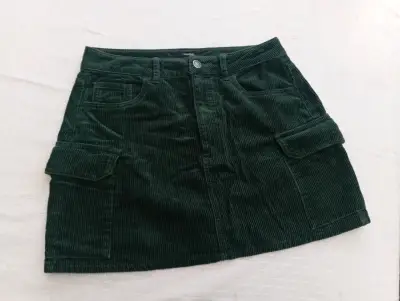 Falda de pana verde con bolsillos - miniatura 1