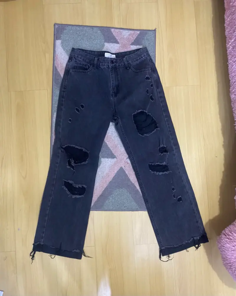 Jeans negros desgastados para mujer - 1