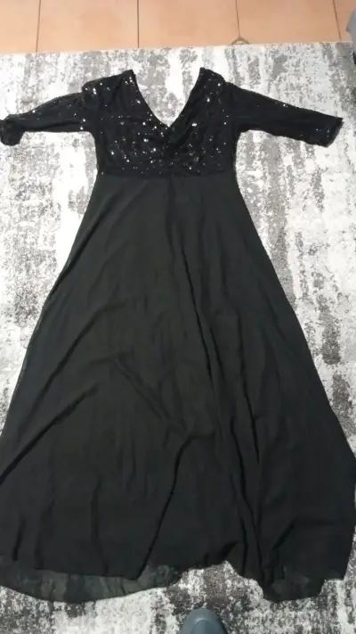 Vestido largo negro con lentejuelas - miniatura 1