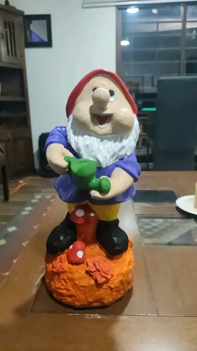 Figura de jardín enano decorativo colorido - miniatura 1
