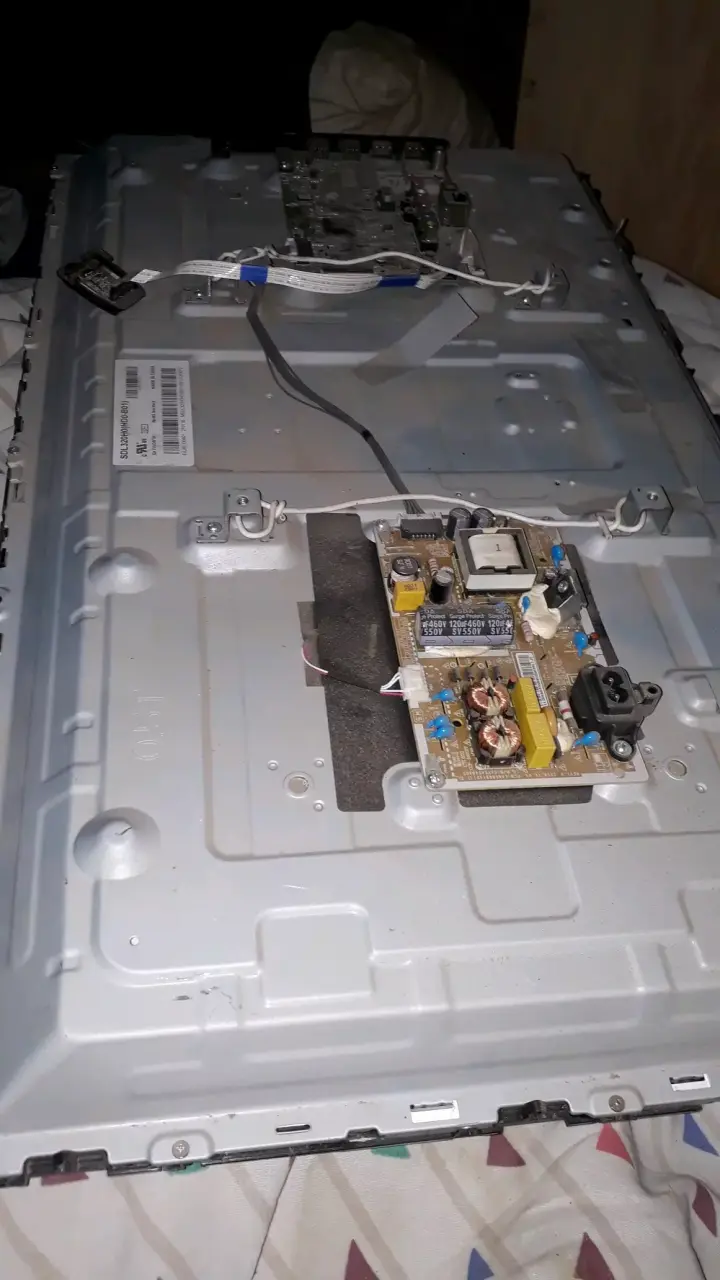 Televisor LED AOC de 32 pulgadas para reparación - 1