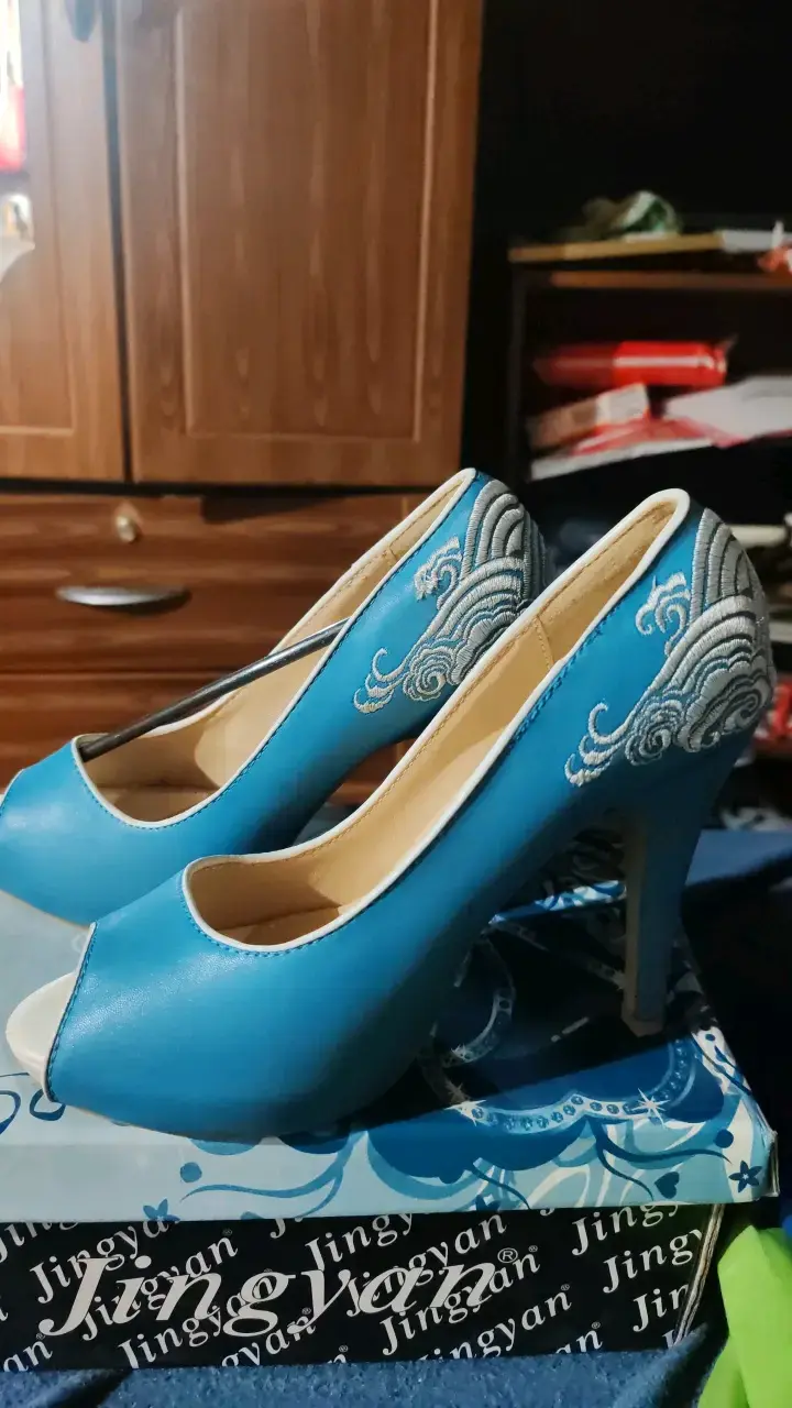 Zapatos de tacón azul con bordado Jingyan - 2
