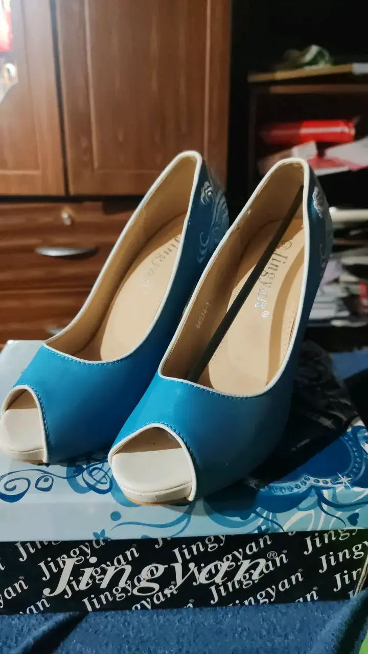 Zapatos de tacón azul con bordado Jingyan - 3