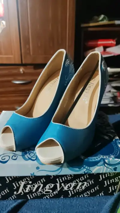 Zapatos de tacón azul con bordado Jingyan - miniatura 3