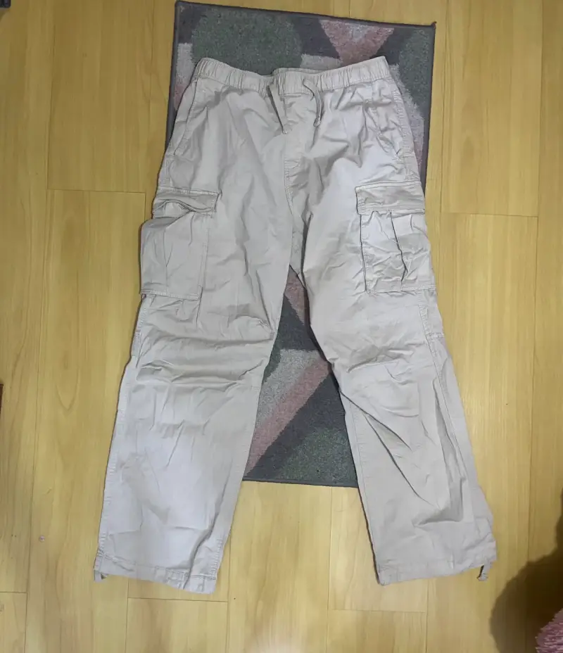 Pantalones cargo beige hombre - 1