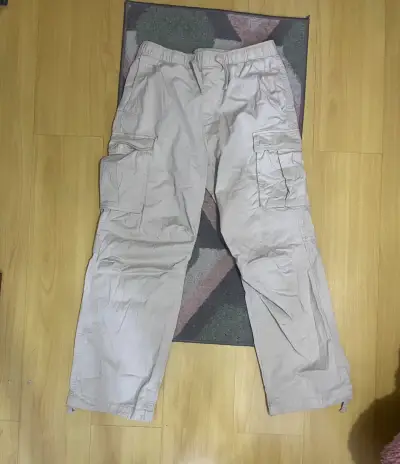 Pantalones cargo beige hombre - miniatura 1