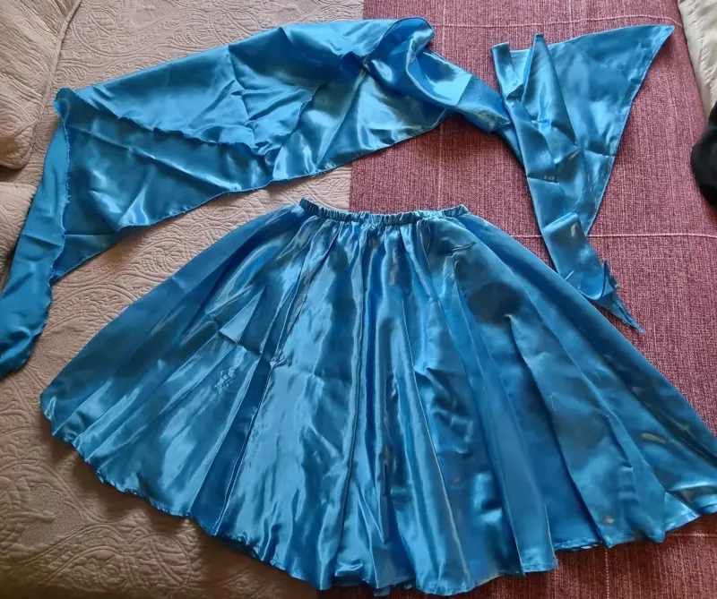 Conjunto de Falda y Pañuelo Tradicional Rosa