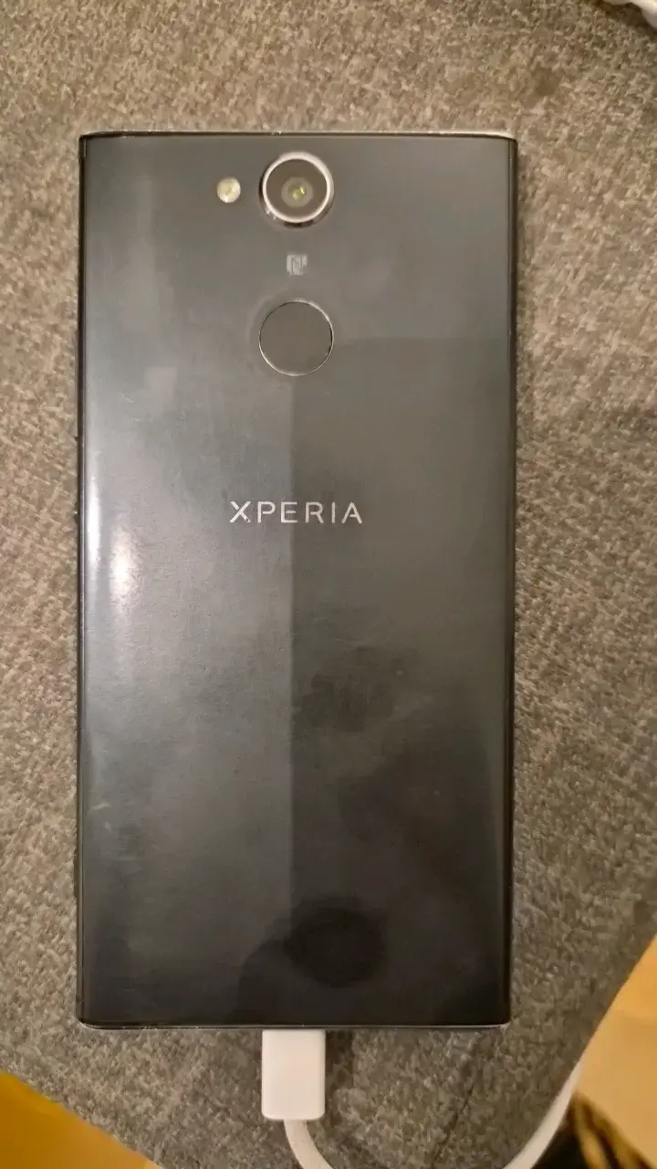 Teléfono Sony XperiaXA2 con pantalla rota - 2