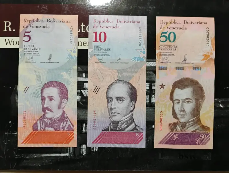 Billetes de colección de Venezuela 2, 5, 10 y 50 bolívares - 1