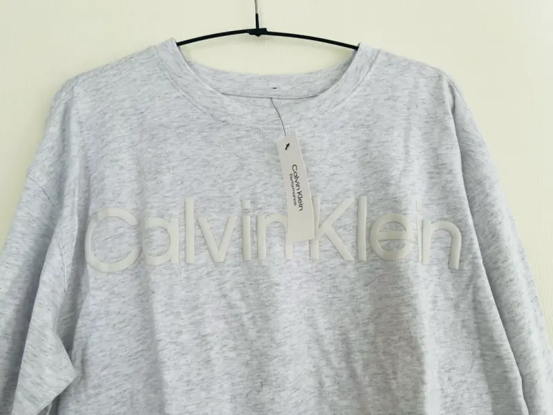 Polera manga larga gris Calvin Klein - 4