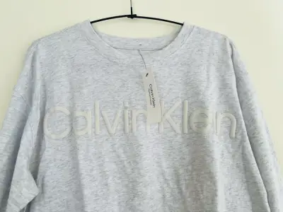 Polera manga larga gris Calvin Klein - miniatura 4