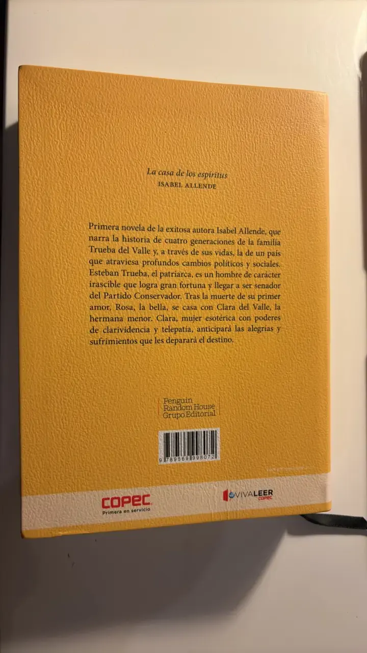 Libro 'La Casa de los Espíritus' de Isabel Allende - 2