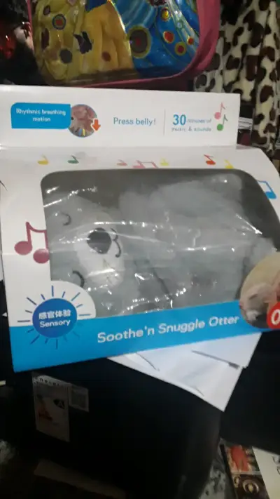 Peluches Soothe'n Snuggle Otter con Sonidos - miniatura 1