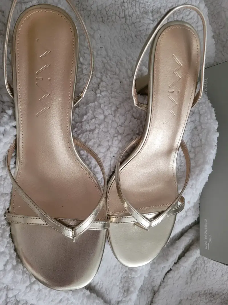 Sandalias doradas de tacón alto para mujer - 2