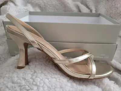 Sandalias doradas de tacón alto para mujer - miniatura 3