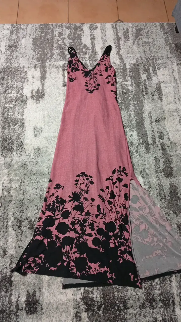 Vestido largo rosa con estampado floral - 1