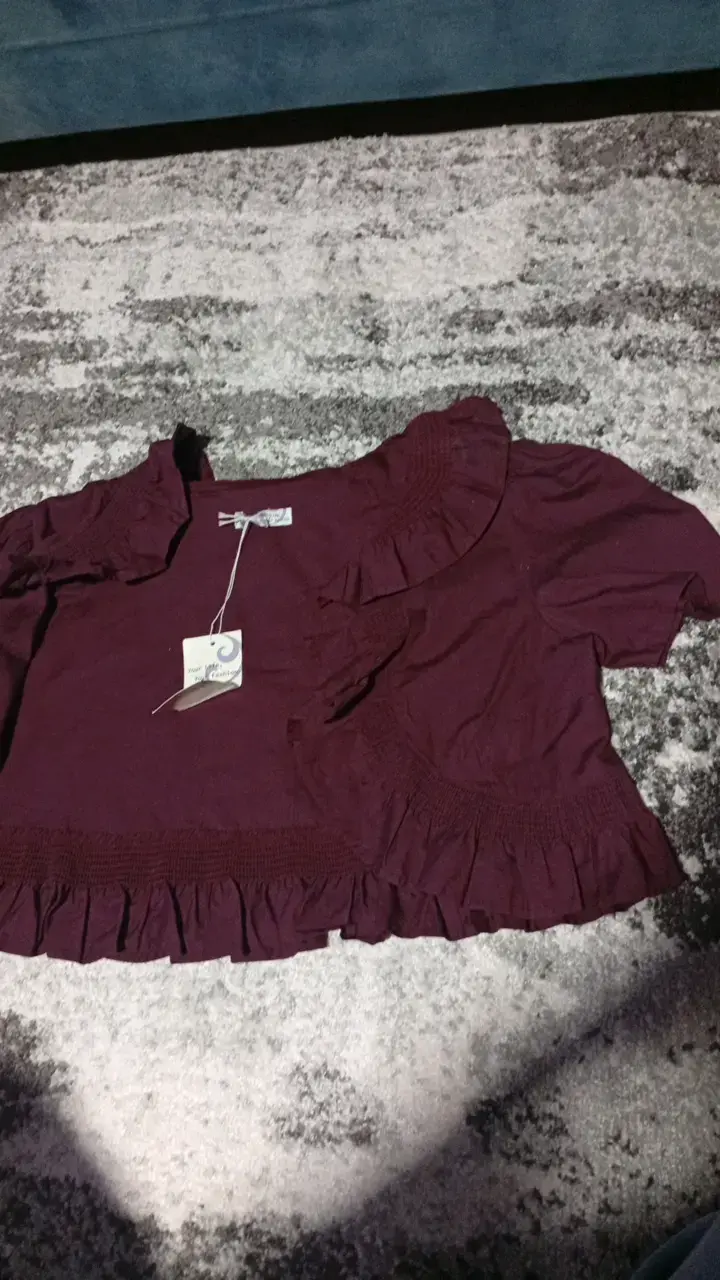 Blusa corta morada con volantes - 2
