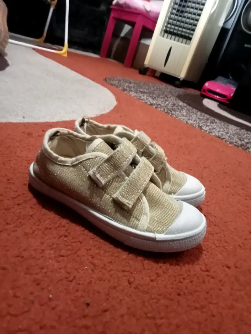 Zapatillas doradas para niños con velcro - 3
