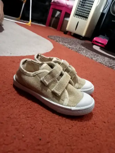 Zapatillas doradas para niños con velcro - miniatura 3