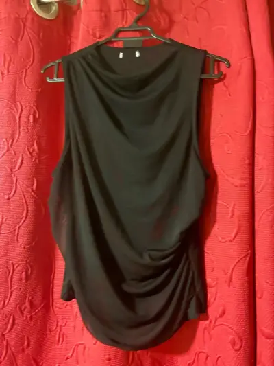 Conjunto de ropa femenina variada en negro y rayas - miniatura 2