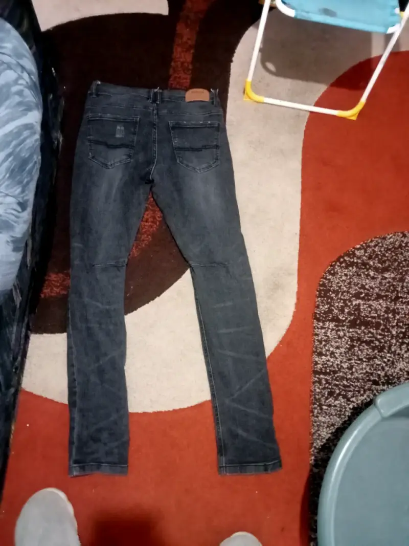 Jeans ajustado de mezclilla desgastada para hombre - 2