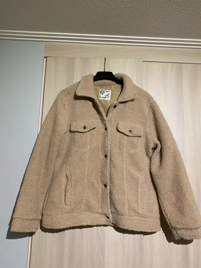 Chaqueta de lana beige con bolsillos - 1