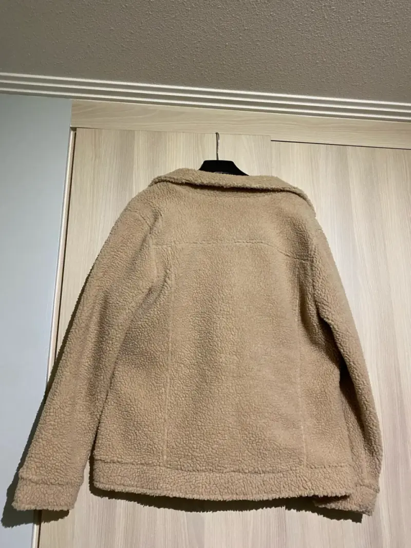 Chaqueta de lana beige con bolsillos - 2
