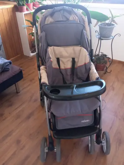 Coche de bebé Infanti plegable con bandeja - miniatura 1