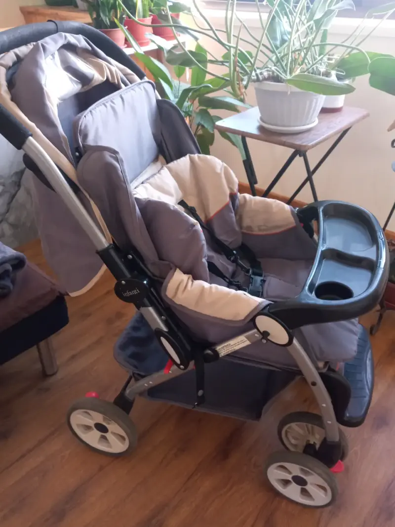 Coche de bebé Infanti plegable con bandeja - 2