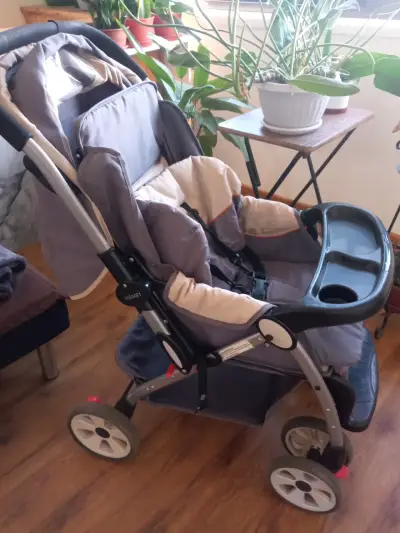 Coche de bebé Infanti plegable con bandeja - miniatura 2