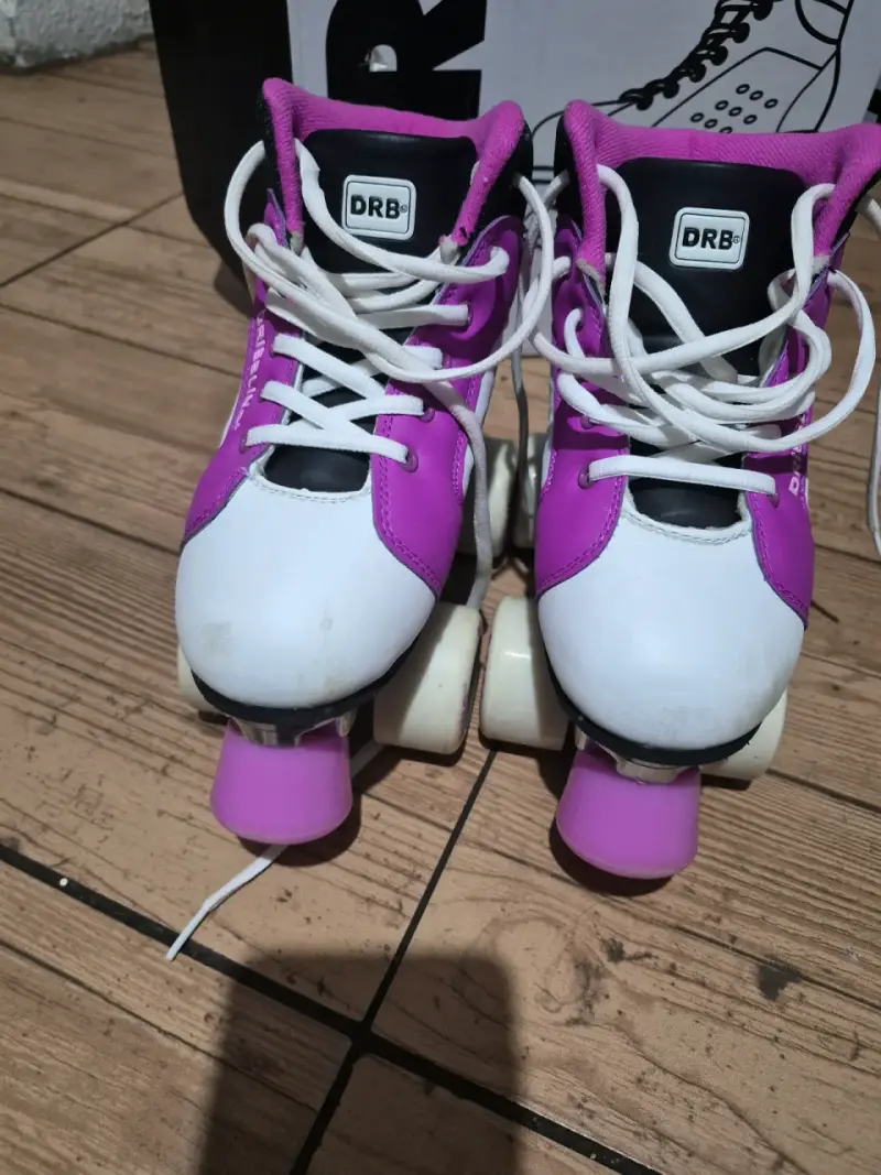 Patines de cuatro ruedas DRB con protecciones - 2