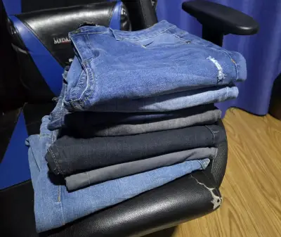 Lote de 7 jeans para hombre en varios colores - miniatura 1