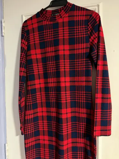 Vestido a cuadros rojo y negro de manga larga - miniatura 1