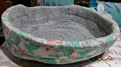 Cama para mascota redonda con diseño tropical - miniatura 1