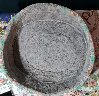 Cama para mascota redonda con diseño tropical - miniatura 2
