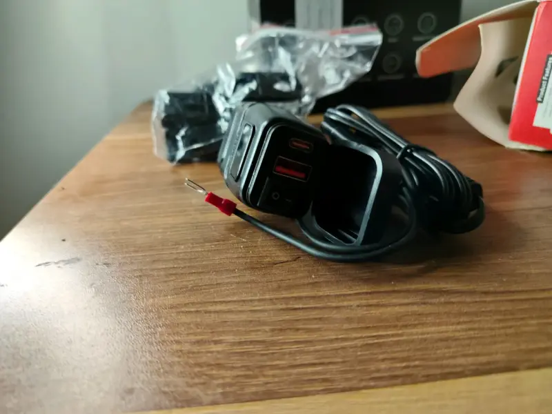 Cargador para moto  doble puerto USB - 2