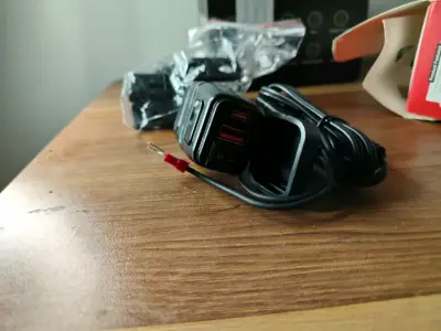 Cargador para moto  doble puerto USB - miniatura 2