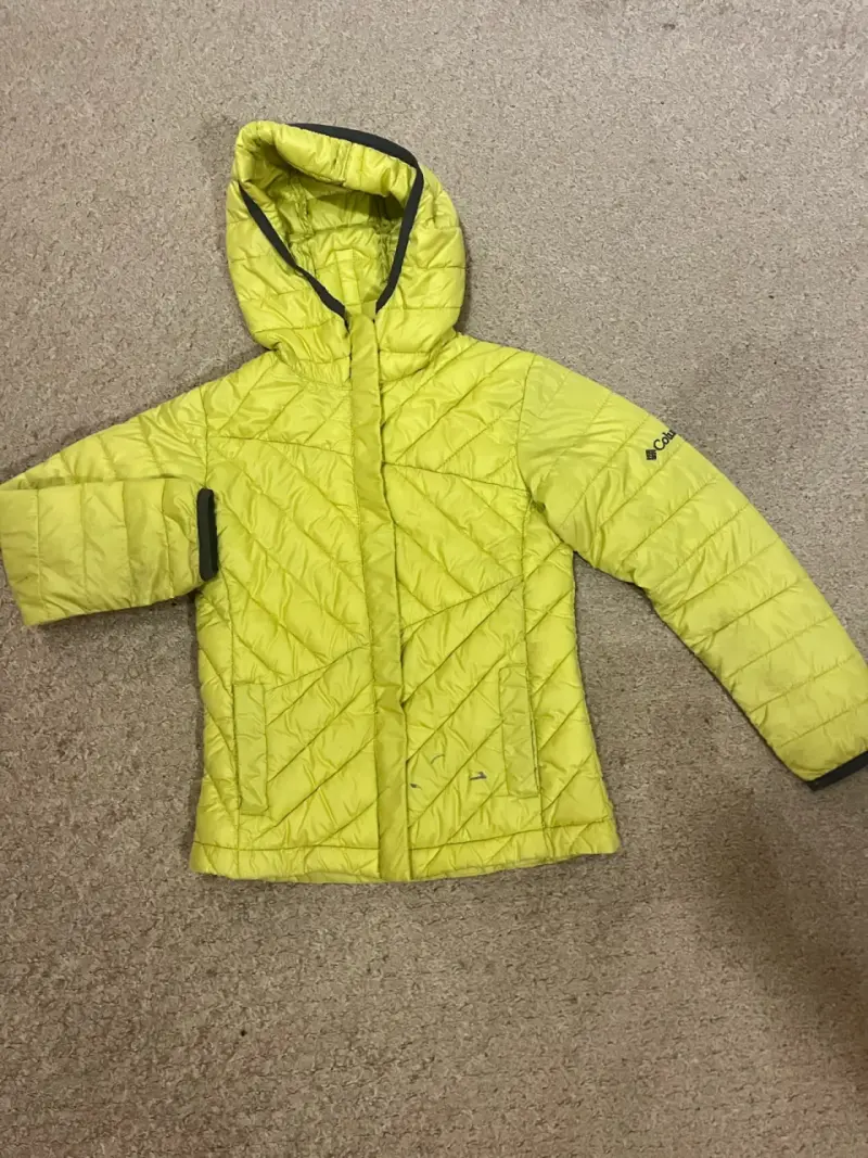 Chaqueta acolchada amarilla Columbia para niño