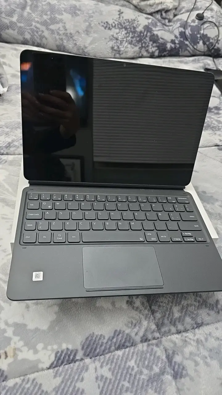 Samsung Galaxy Tab S8 con teclado y lápiz - 2