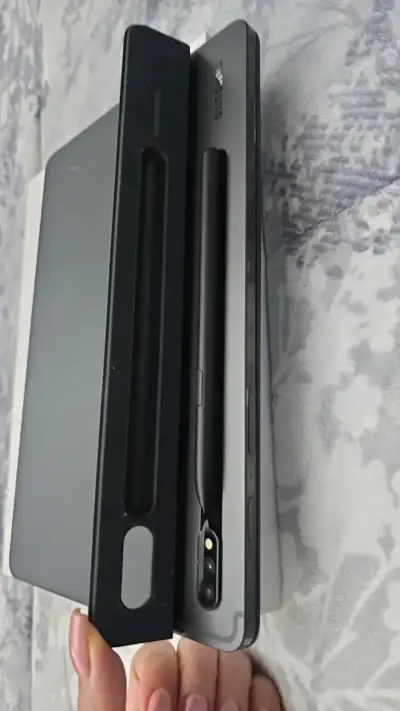 Samsung Galaxy Tab S8 con teclado y lápiz - miniatura 3