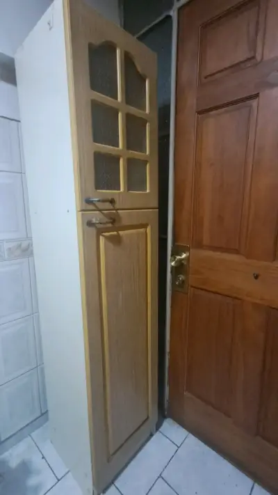 Armario de cocina con puertas de vidrio - miniatura 1