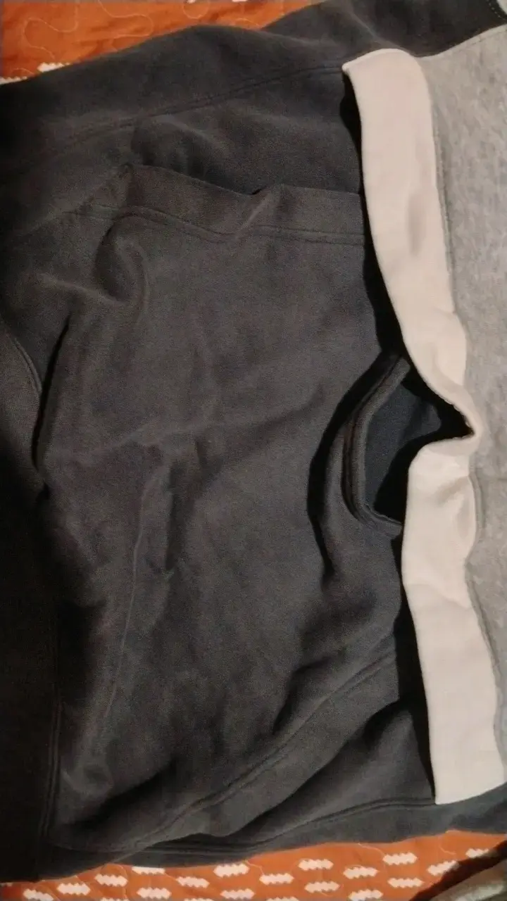 Polerón Nike gris con capucha y bolsillo - 4