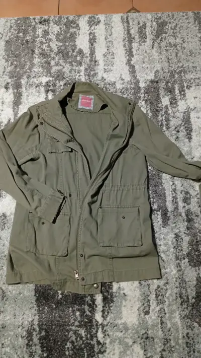 Chaqueta verde militar con bolsillos - miniatura 2