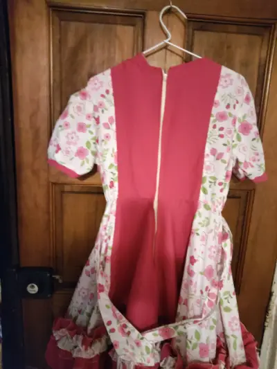 Vestido floral rosa con volantes para mujer - miniatura 1