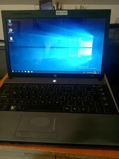 Notebook HP 425 con cargador incluido - miniatura 1