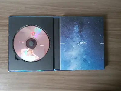 Álbum de música 'Signal' Ver C de Twice - miniatura 2