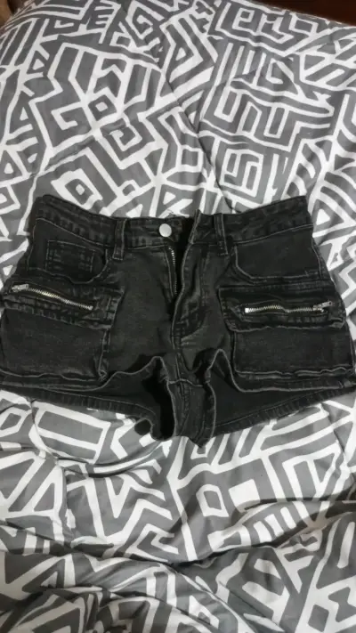 Shorts de mezclilla negros con bolsillos - miniatura 1