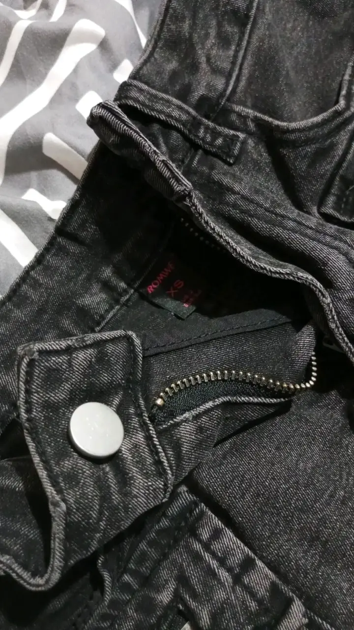 Shorts de mezclilla negros con bolsillos - 3