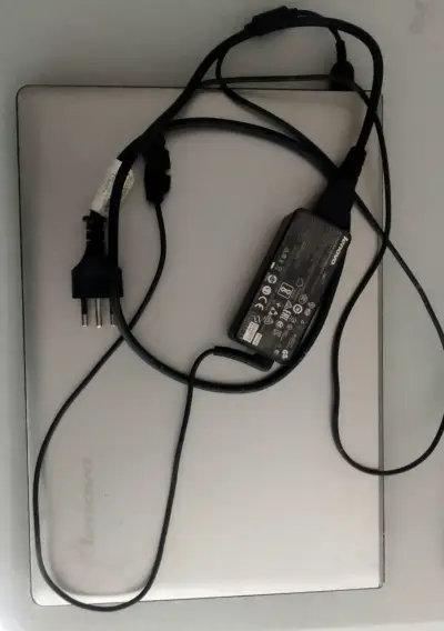 Notebook Lenovo Ideapad 320 con cargador - miniatura 2