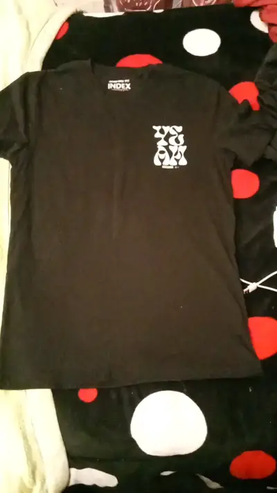 Polera negra con diseño gráfico Index - miniatura 1